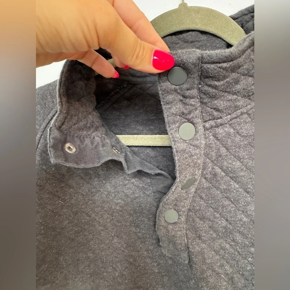 L.L. Bean Men's Grey Quilted Mockneck Sweatshirt
Size Medium - Picture 3 of 7